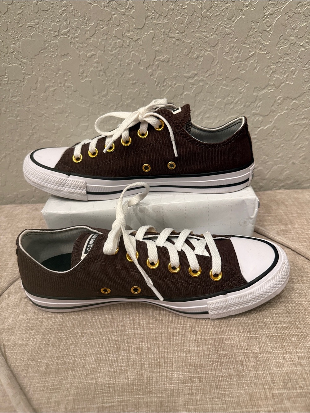Converse Low-Tops - Dark Brown with Gold Eyelets